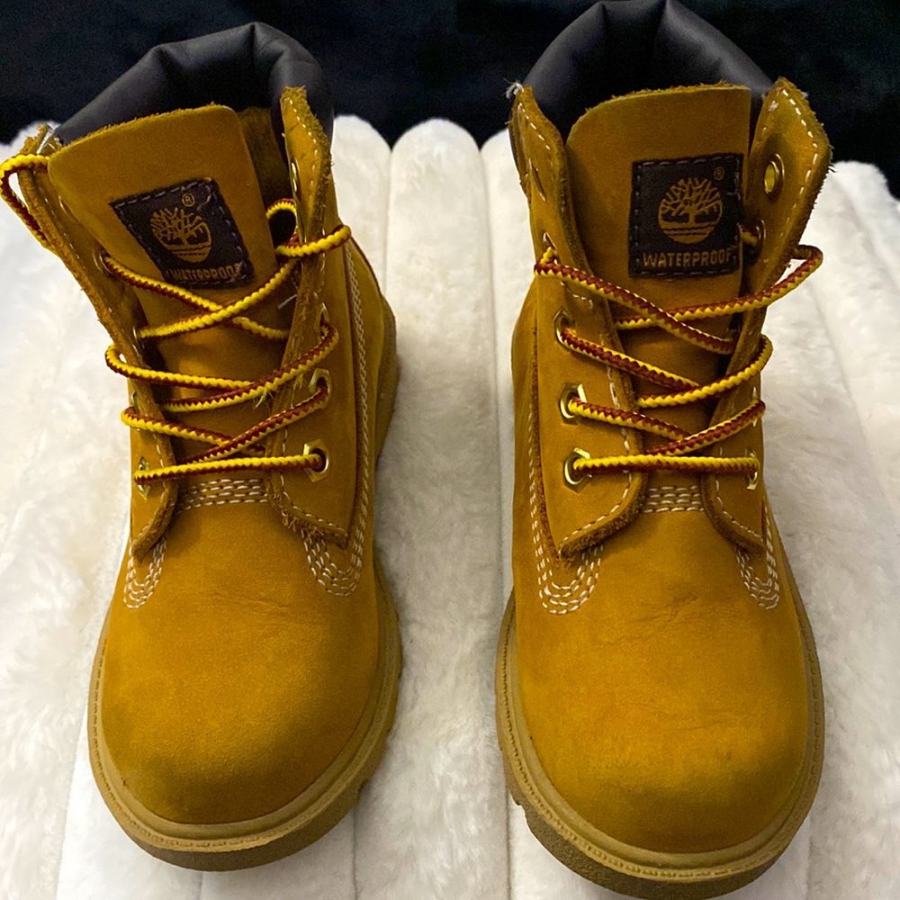 Timberland boot.  Wheat color. Toddler boy size 9.  Like new